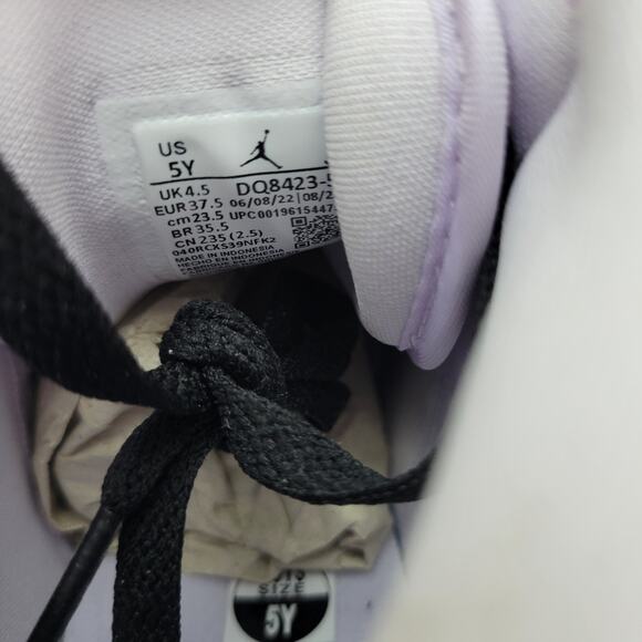 Nike Air Jordan 1 Mid GS Barely Grape Size 5Y Youth - Picture 8 of 10